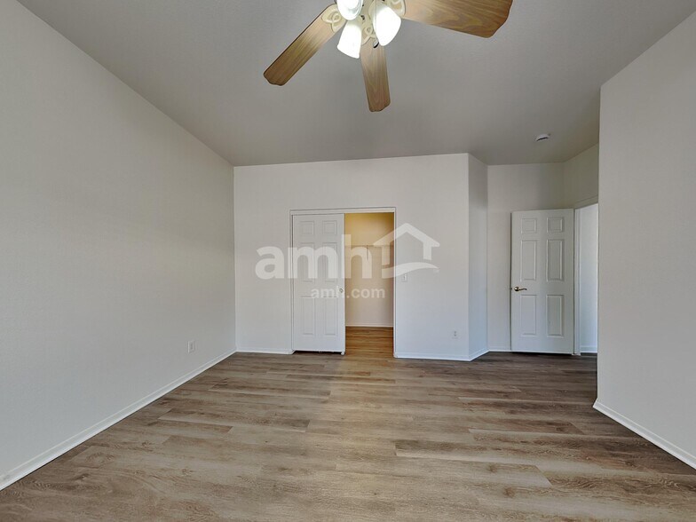 Building Photo - 2541 E La Costa Dr