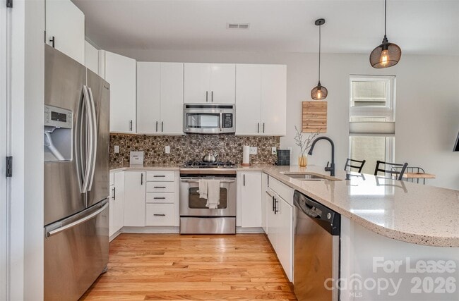 Building Photo - 925 Westbrook Dr