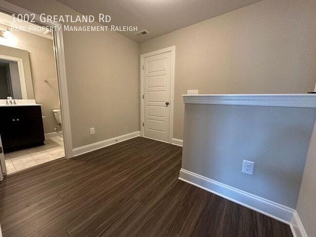 Building Photo - 1002 Greatland Rd
