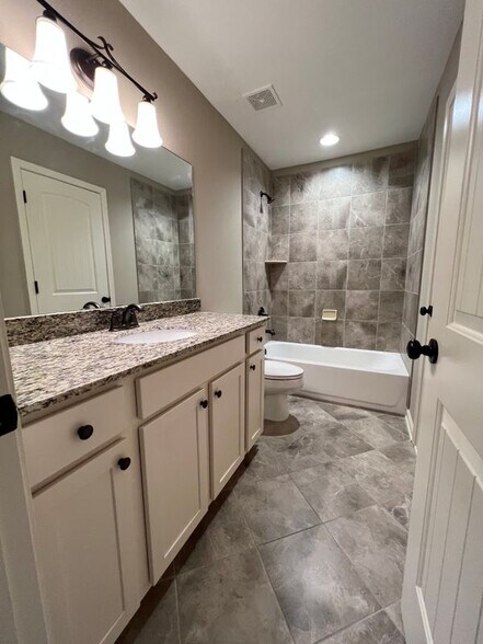 Building Photo - 5607 Pinetree Loop E