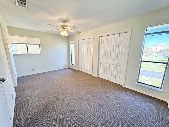 Building Photo - 601 Free Rein