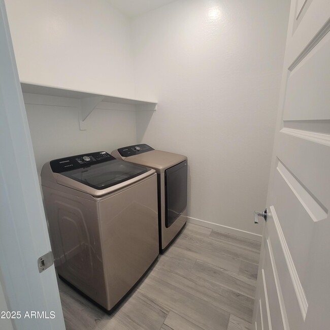 Building Photo - 4077 S Sabrina Dr