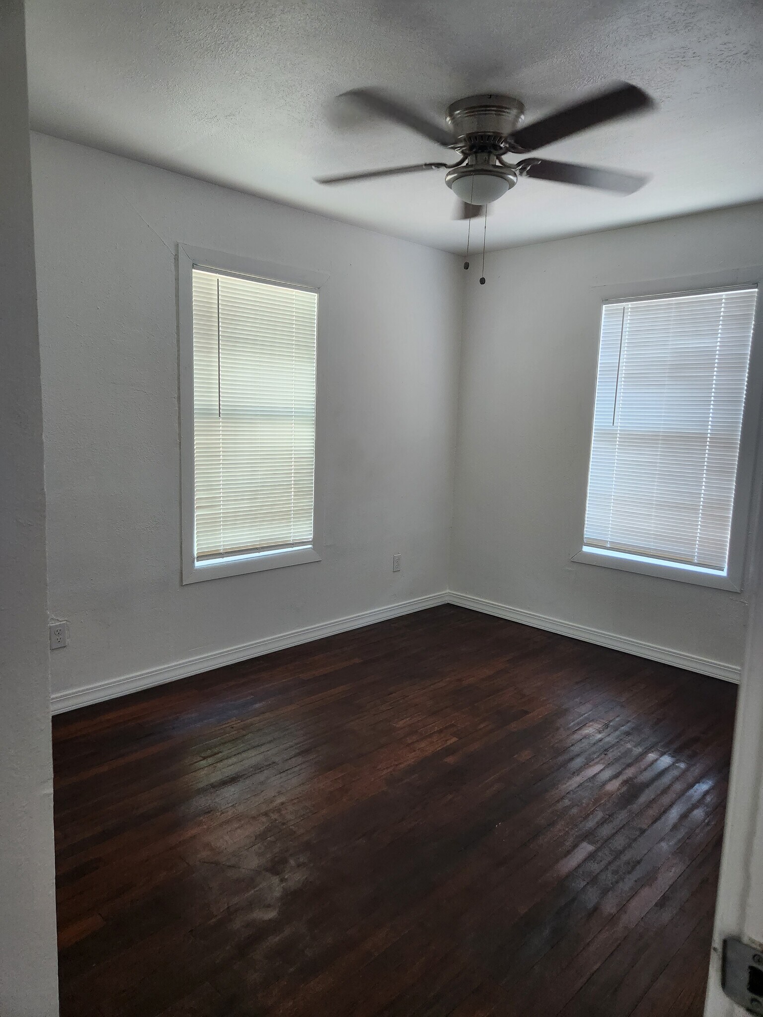 Building Photo - 640 Lopez St