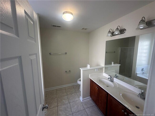 Building Photo - 5724 Crepe Myrtle Dr