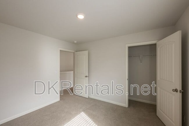 Building Photo - 261 Barnwood Ln