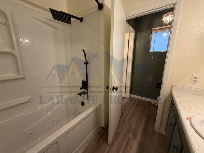 Building Photo - 3 Bedroom Home