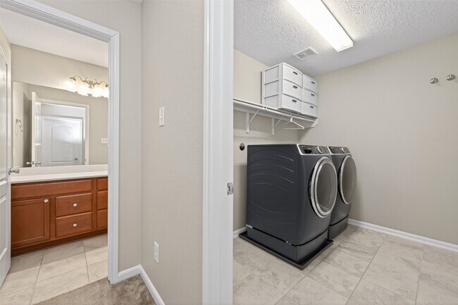 Building Photo - 5922 River Timber Trl