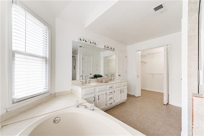 Building Photo - 5527 Bridge Pointe Dr