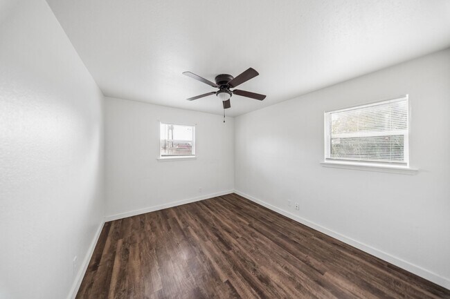 Building Photo - 1152 S Quaker Ave