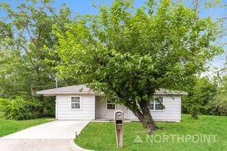 Building Photo - 1009 E Jefferson St