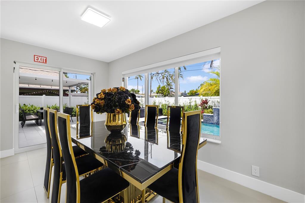 Building Photo - 1104 N 13th Ter