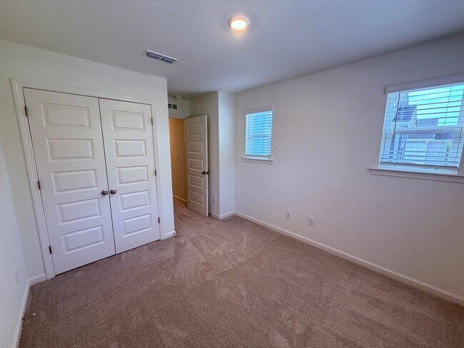 Building Photo - 128 Parker Ln