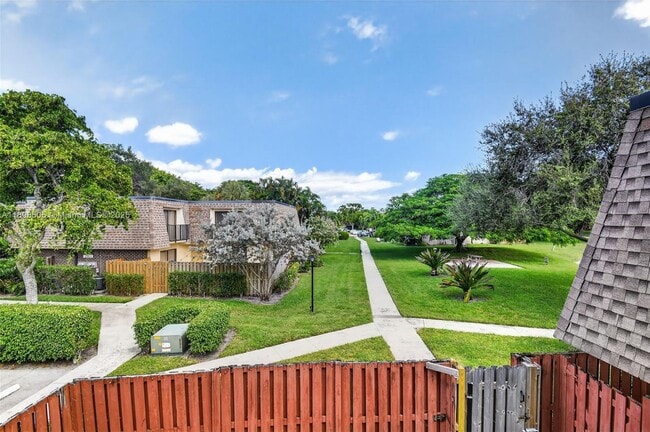 Building Photo - 2913 SW 22nd Cir