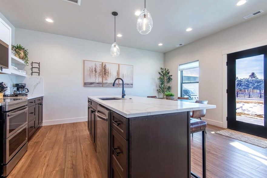 Building Photo - 690 Stone Peak Lp