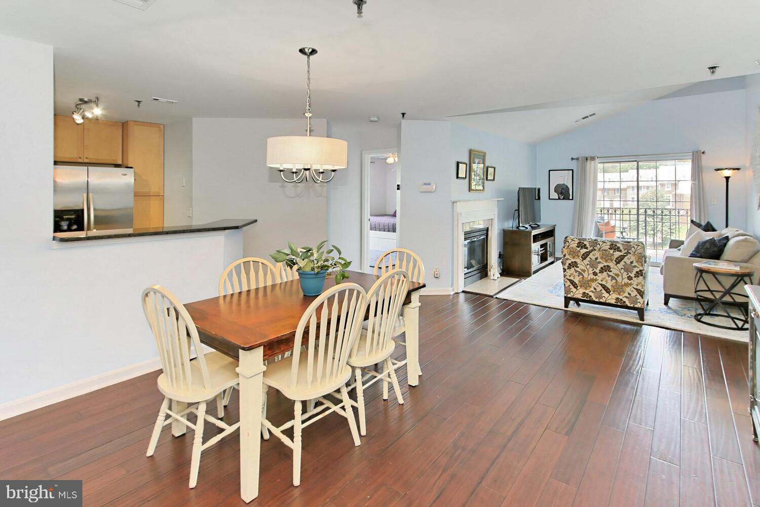 Building Photo - 1100 Quaker Hill Dr