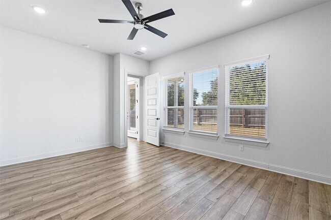 Building Photo - 508 Pinnacle View Dr