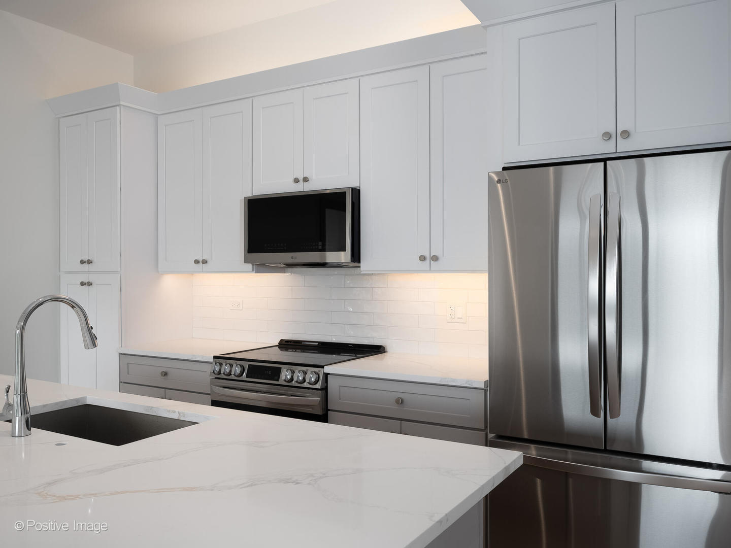 Building Photo - 3202 N Racine Ave