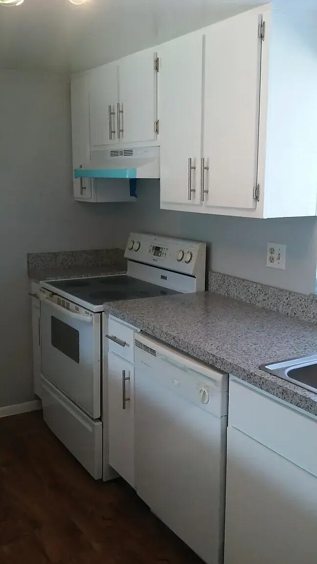 Building Photo - 556 Orange Dr