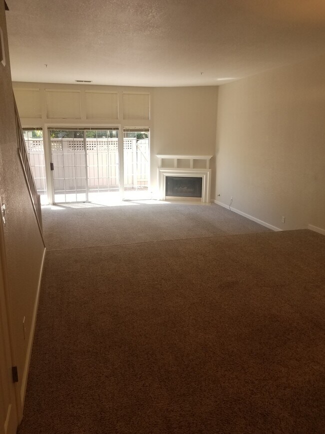 Building Photo - Highly Desirable Valley Club Circle Condo – Gated Napa Living