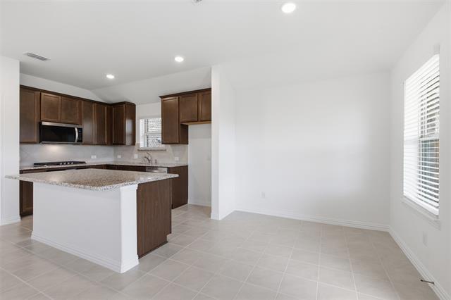 Building Photo - 825 Birdie Dr