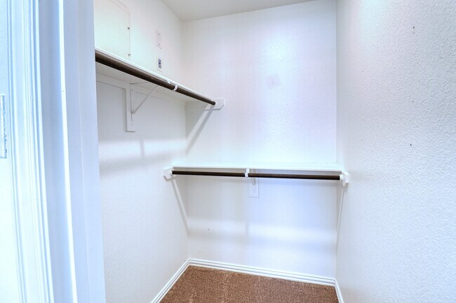 Building Photo - 8106 Royal Palm Ct