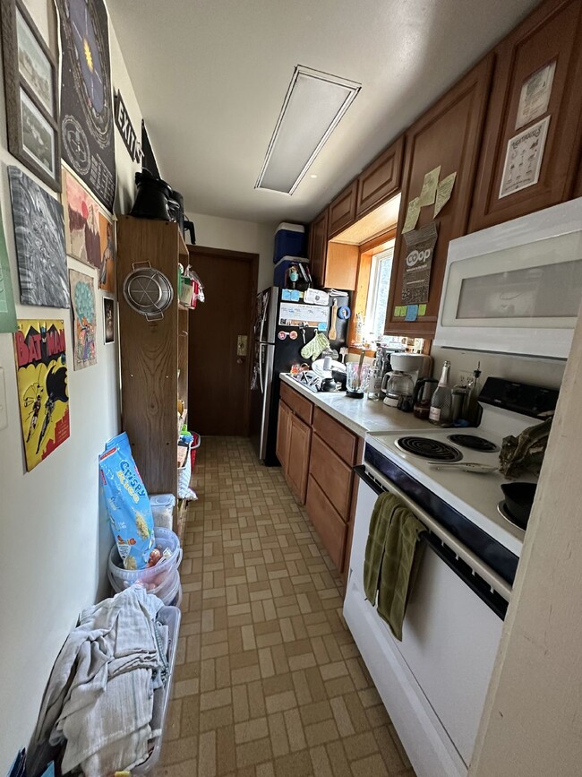 Building Photo - 3 Bed 1 Bath near UWEC! Available June 1st!