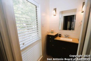 Building Photo - 8642 Fredericksburg Rd