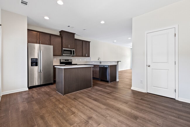 Building Photo - 776 Crestwell Cir SW