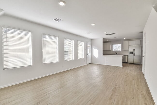 Building Photo - Immaculate 4 bedroom home in Becker Fields!