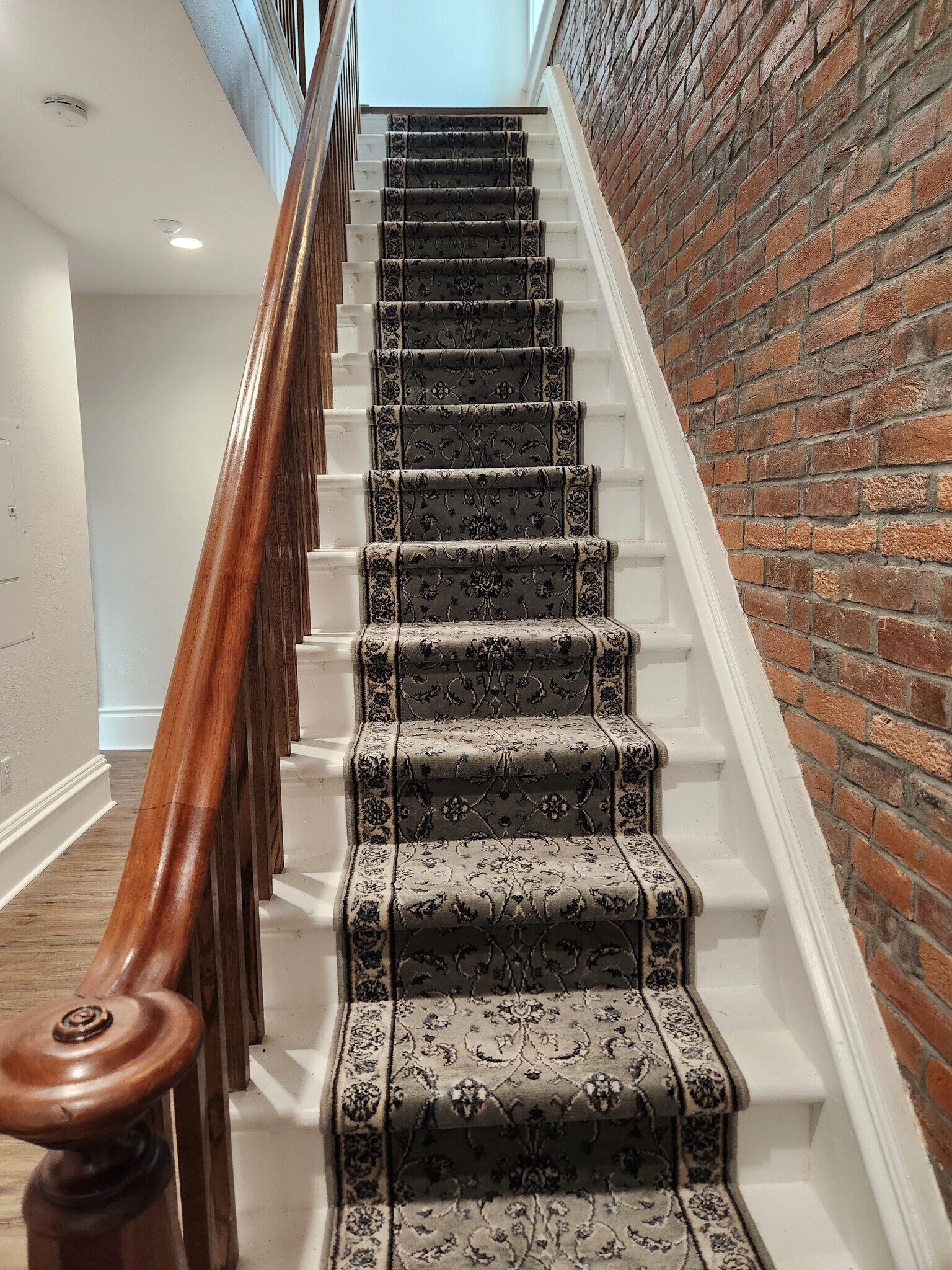 Foyer - 615 Summer St