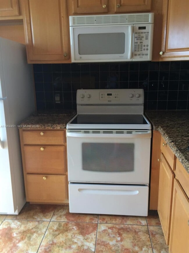 Building Photo - 609 NE 14th Ave