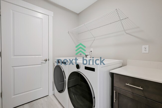 Building Photo - Spacious 5-Bedroom Retreat in Bothell with 2.5 Baths and 2335 Sq Ft of Comfort!