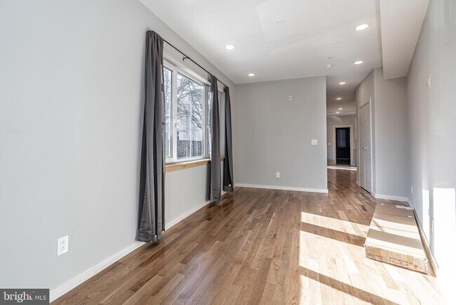 Building Photo - 2045 N College Ave