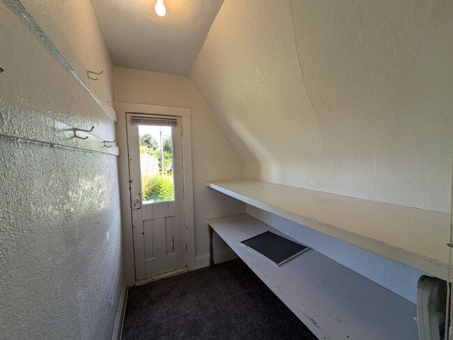 Building Photo - Sunnyland Neighborhood House Close to EVERYTHING