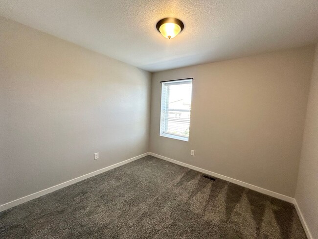 Building Photo - Impressive 4 Bedroom Townhome Nestled in M...