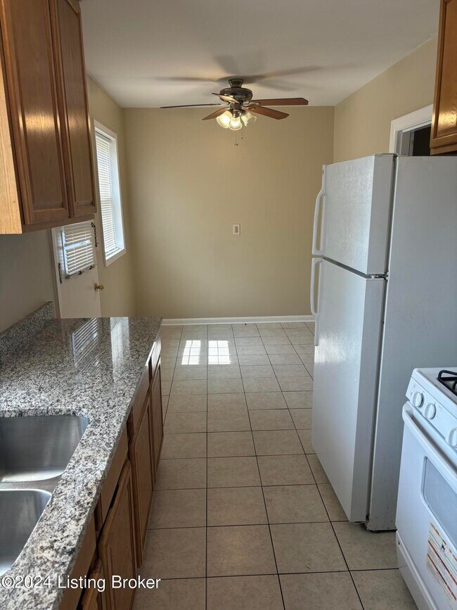 Building Photo - 3802 Nanz Ave