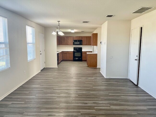 Building Photo - Newer 2 Story Home in Burleson with Commun...