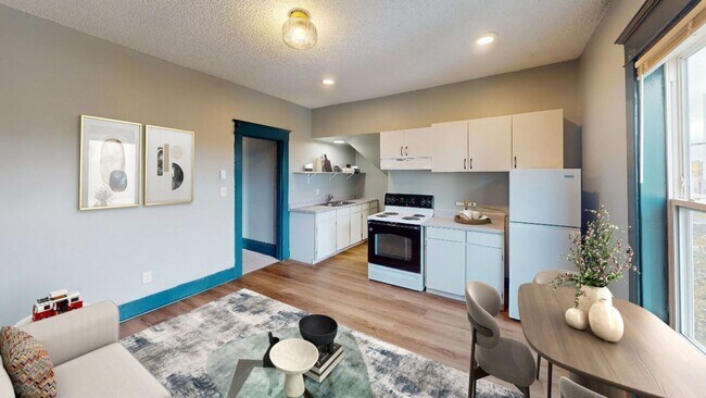 Building Photo - 6307-6321 Roosevelt Way NE