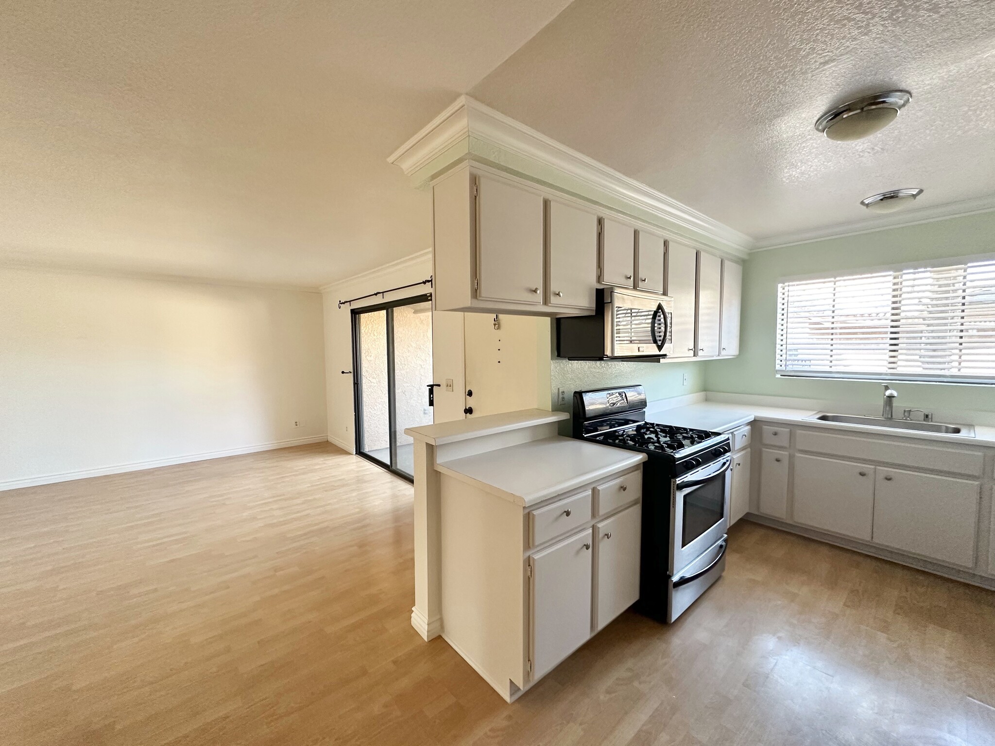 Kitchen and living room - 4151 Hathaway Ave