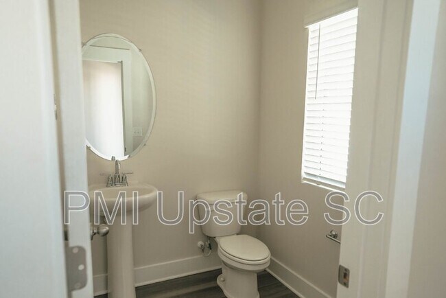 Building Photo - 35 Galley Ln