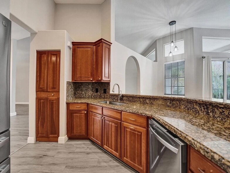 Building Photo - 2587 Jardin Ct