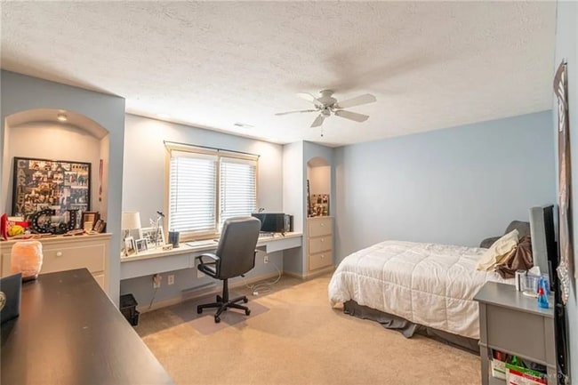 Building Photo - Immaculate Home in a Golf Course Community