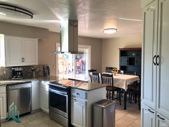 Building Photo - Spacious 3-Bedroom Home with Huge Shop, RV...