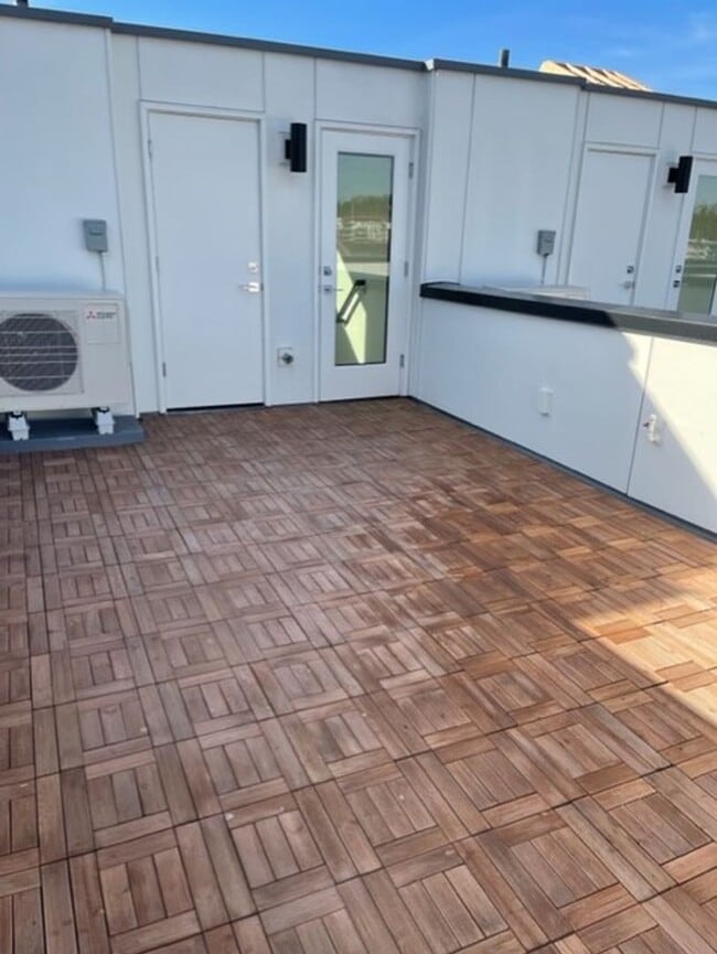 Building Photo - $500 off 1st month! Stunning Lake City Tow...