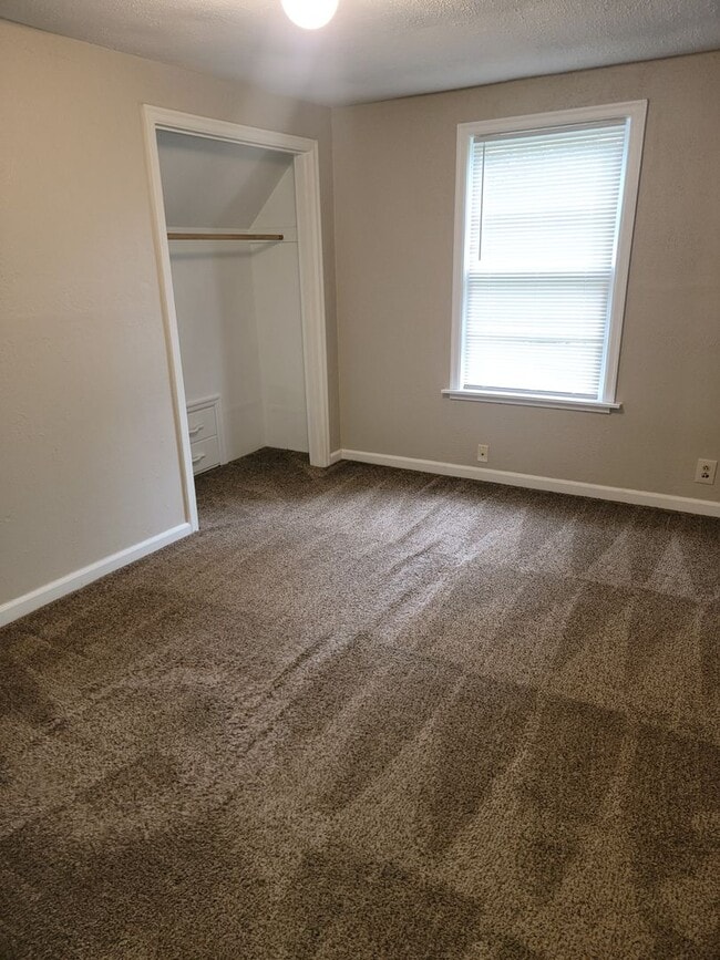 Building Photo - Charming, spacious Craftsman style Lakewood Home