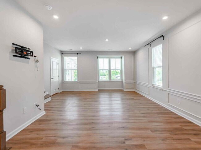 Building Photo - 10756 Overlook Mountain Dr