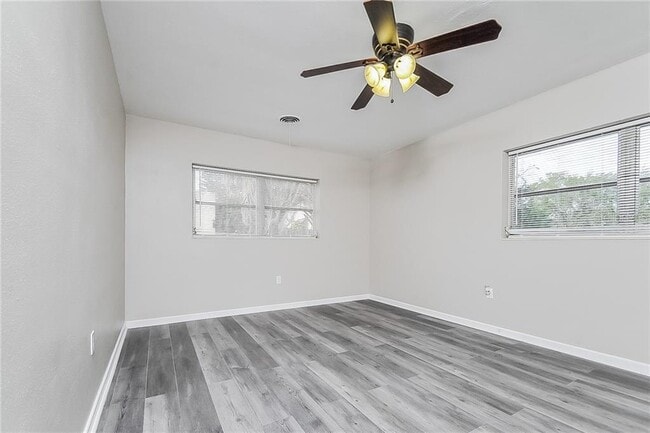 Building Photo - 1139 Cir Dr-
