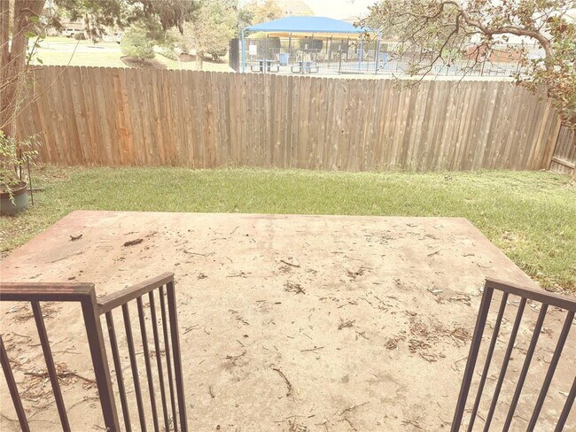 Building Photo - 2438 Falcon Dr