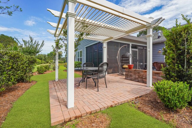 Building Photo - Charming 2-Bedroom Retreat with 2 Baths in the Heart of Sun City - Spacious 2141 Sq Ft!