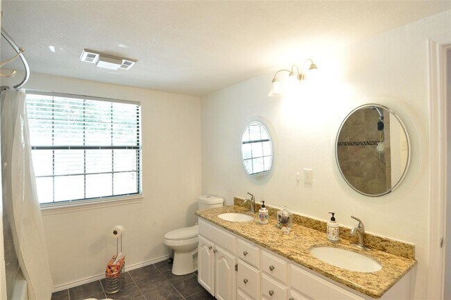 Building Photo - 9902 Talleyran Dr